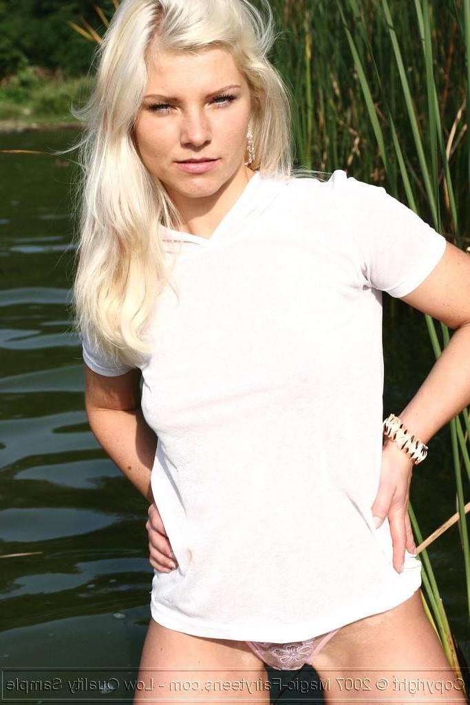 16P Pictures of teen hottie Magic Laura showing you her tits