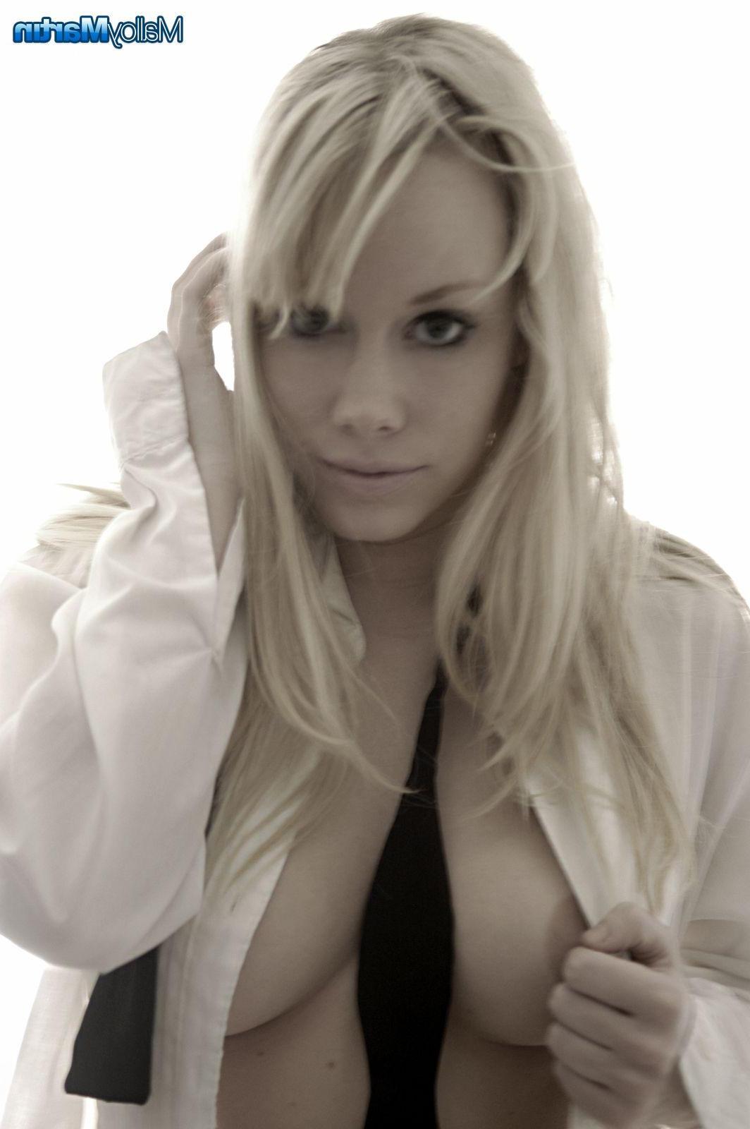 20P Pictures of teen girl Malloy Martin getting naughty first thing in the morning