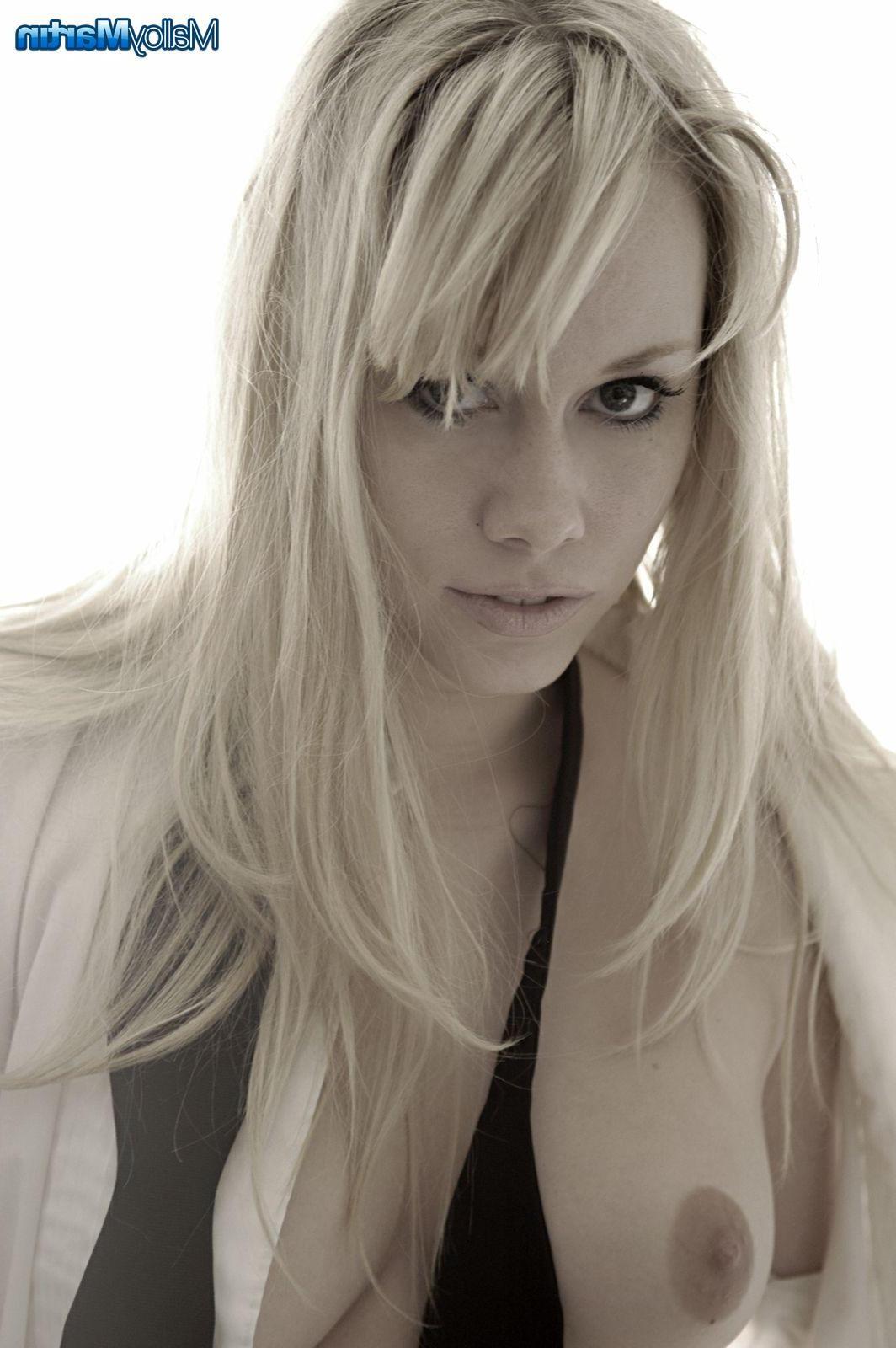 20P Pictures of teen girl Malloy Martin getting naughty first thing in the morning