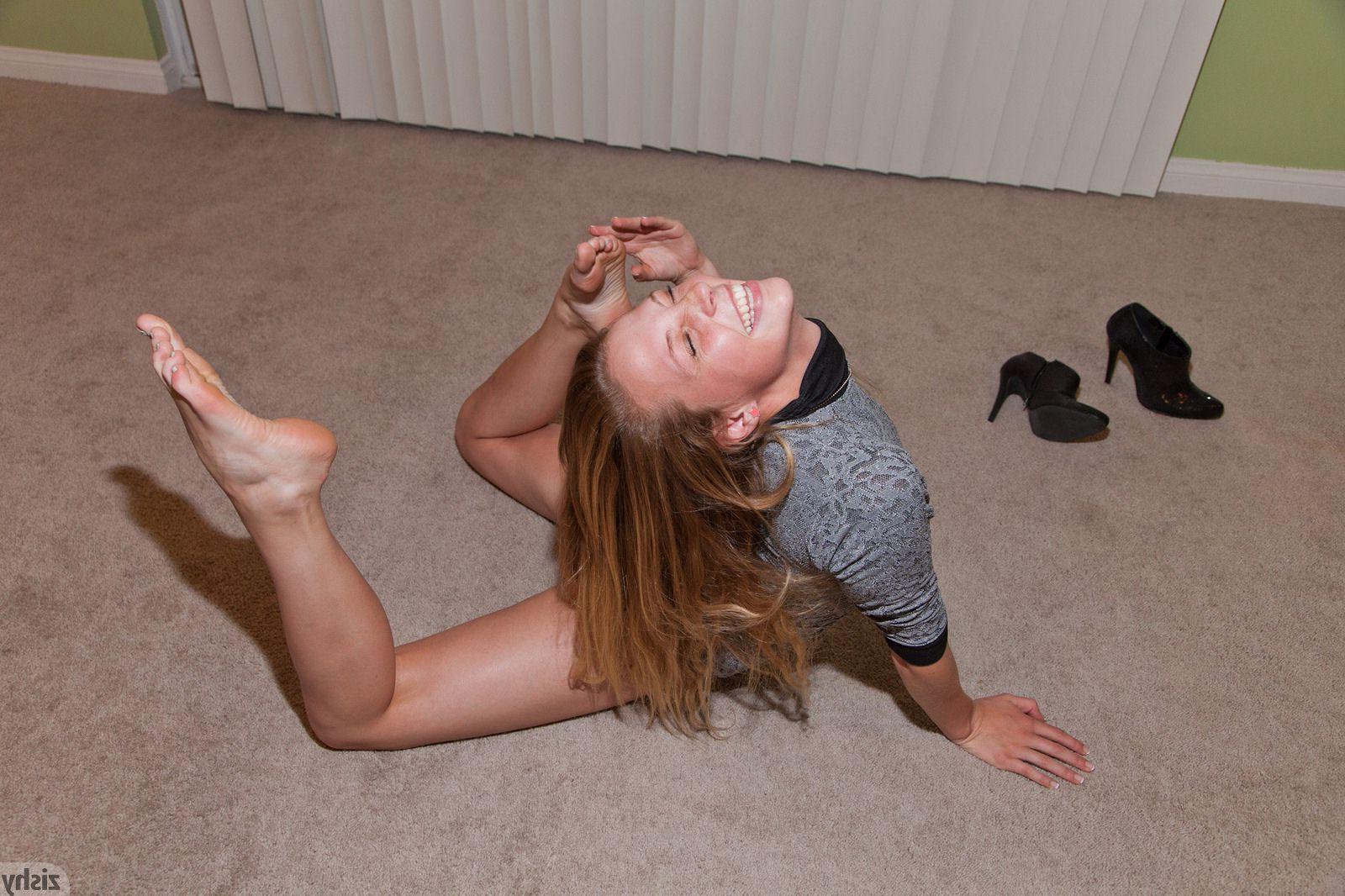 12P Beautiful coed Marley Kunis invites you to watch her have some fun at home