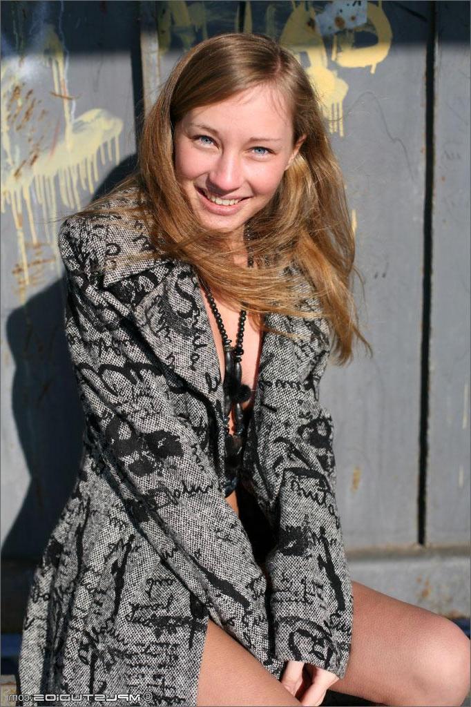 12P MPL Studios Presents Masha in "Bus Stop"