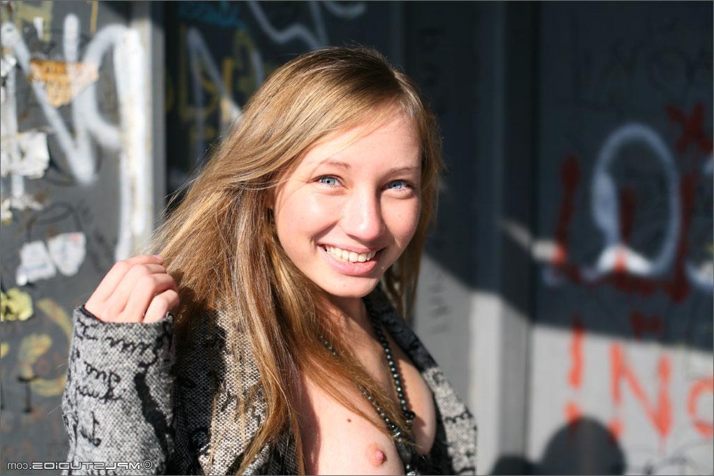 12P MPL Studios Presents Masha in "Bus Stop"