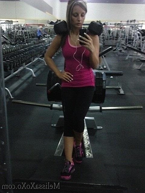 15P Pics of Melissa XoXo getting hot in the gym