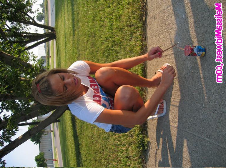 20P Pictures of teen girl Melissa Midwest getting fucked on July 4th