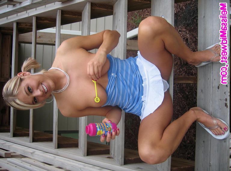 19P Pictures of Melissa Midwest blowing some bubbles