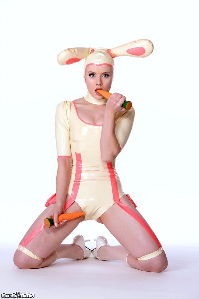 15P Mosh dresses up as a bunny and fucks herself with a carrot