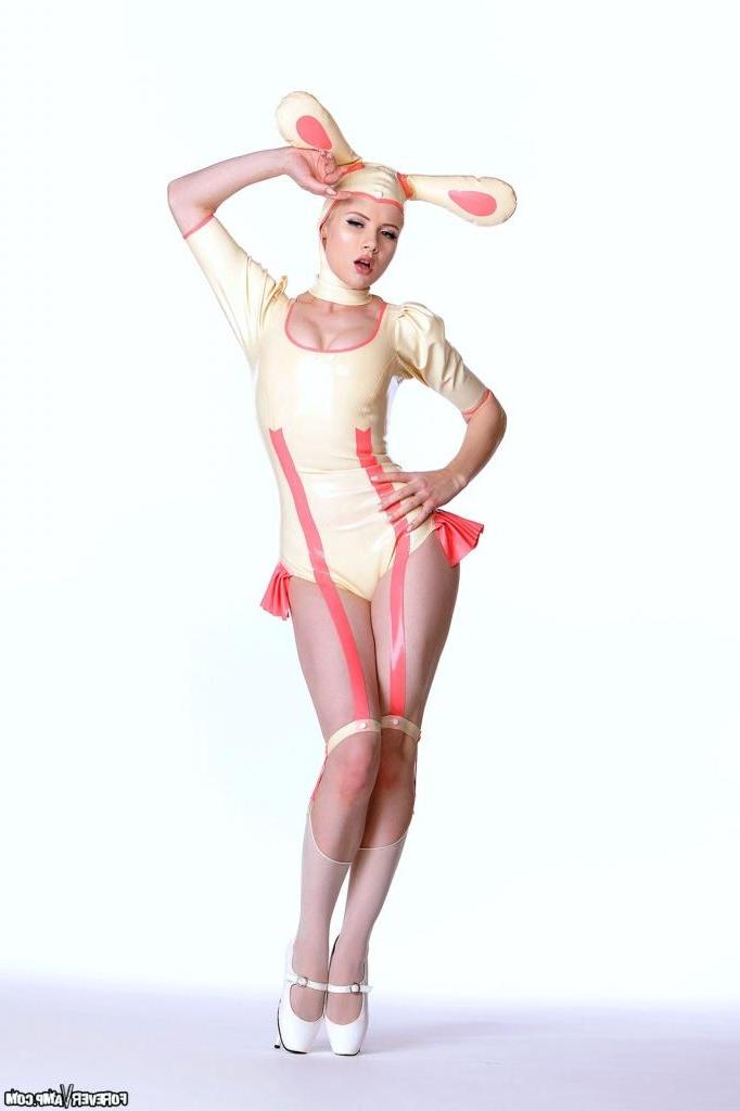 15P Mosh dresses up as a bunny and fucks herself with a carrot