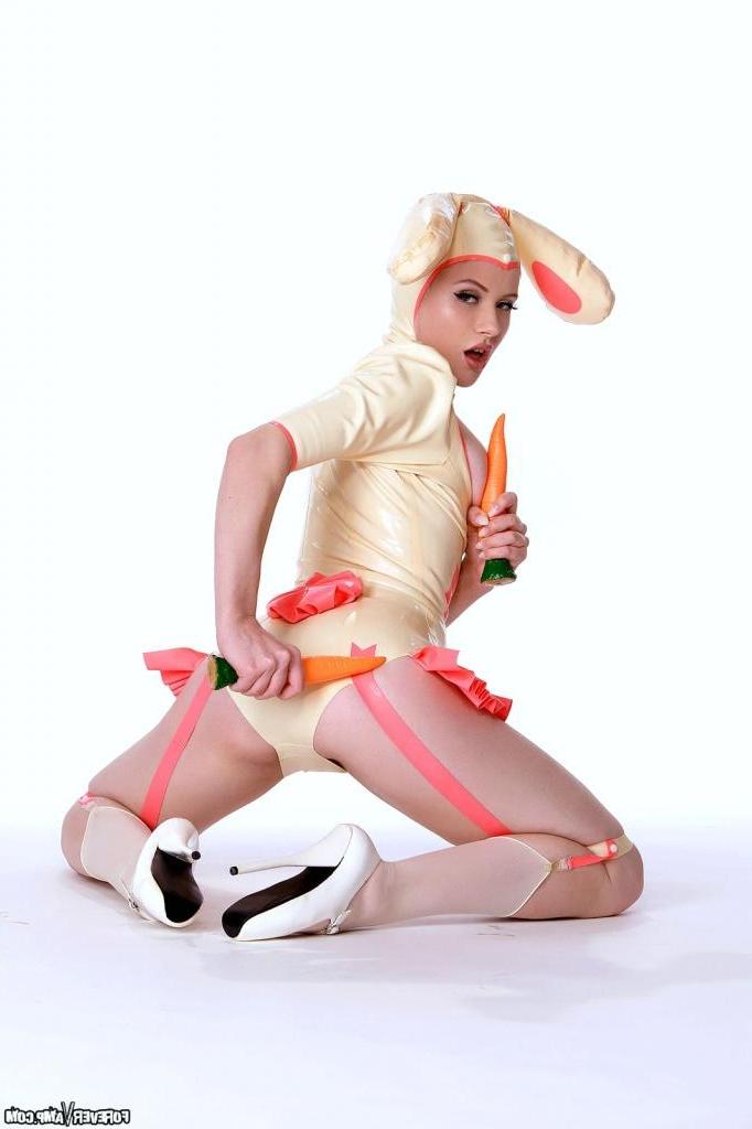 15P Mosh dresses up as a bunny and fucks herself with a carrot