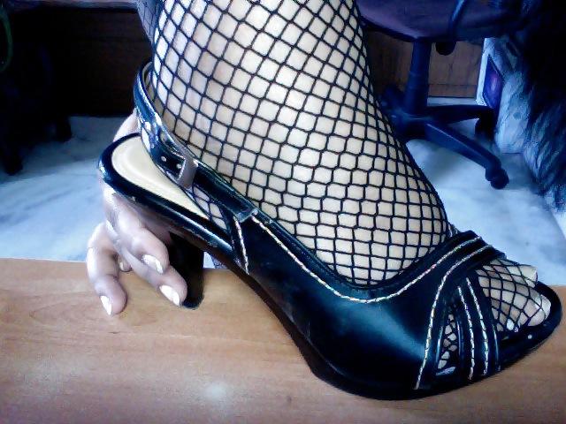 20P Fishnet, Stilettos,Guitar & Curves :D 