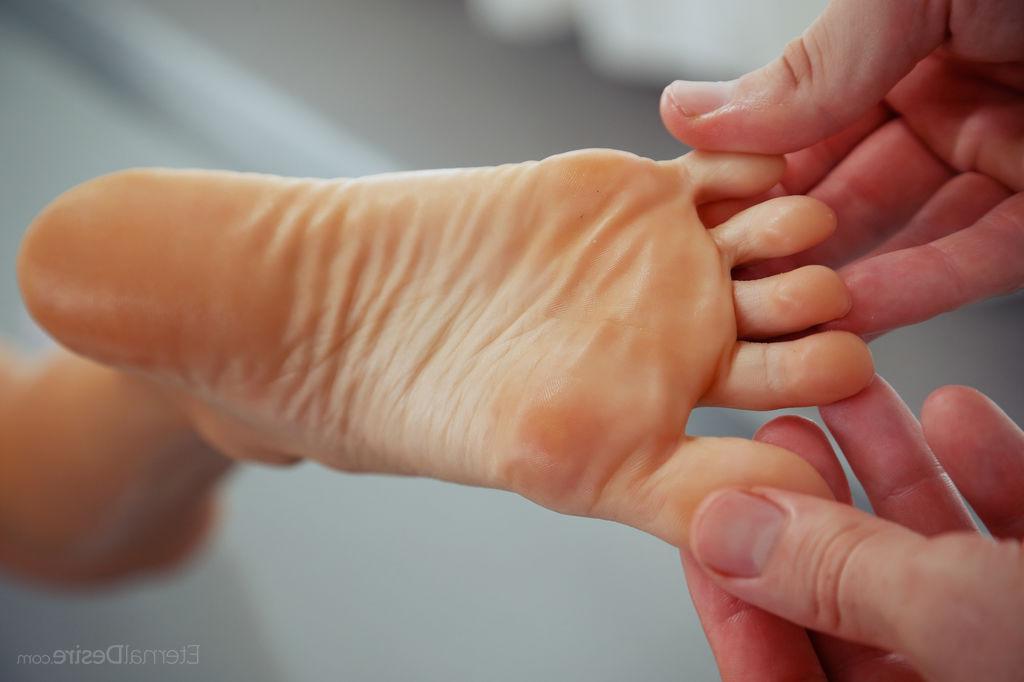 16P Blonde teen Nancy A gets a foot massage and gives a blowjob