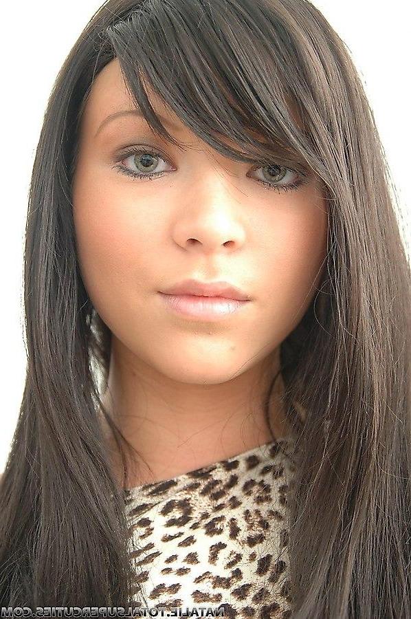 20P Pictures of teen model Natalie spreading her legs for your cock