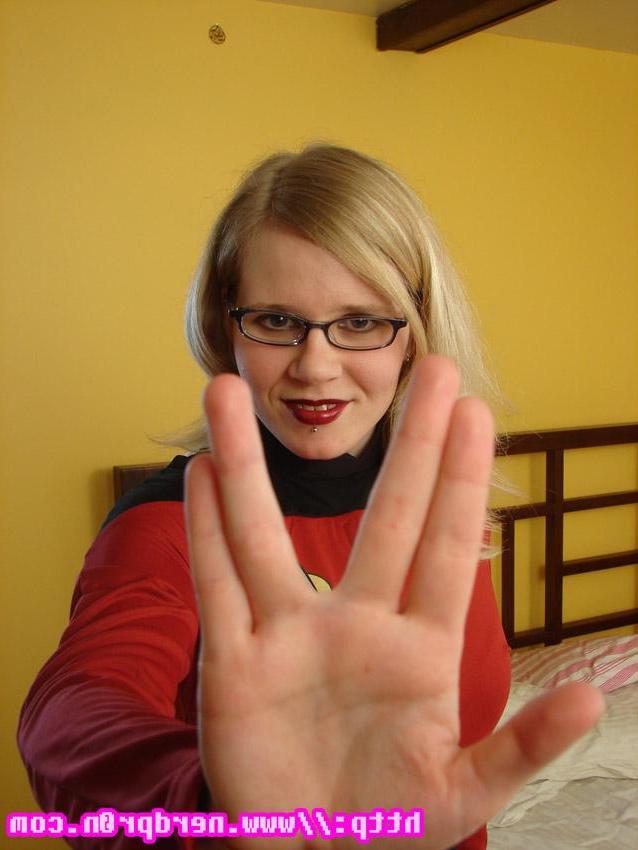 17P Pictures of teen model NerdPr0n Anna acting out her star trek fantasy
