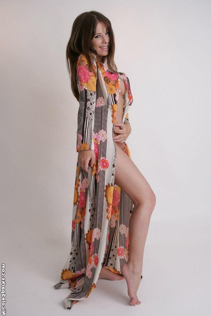 15P Pictures of teen babe Nicole Sparks having a hard time staying nonnude