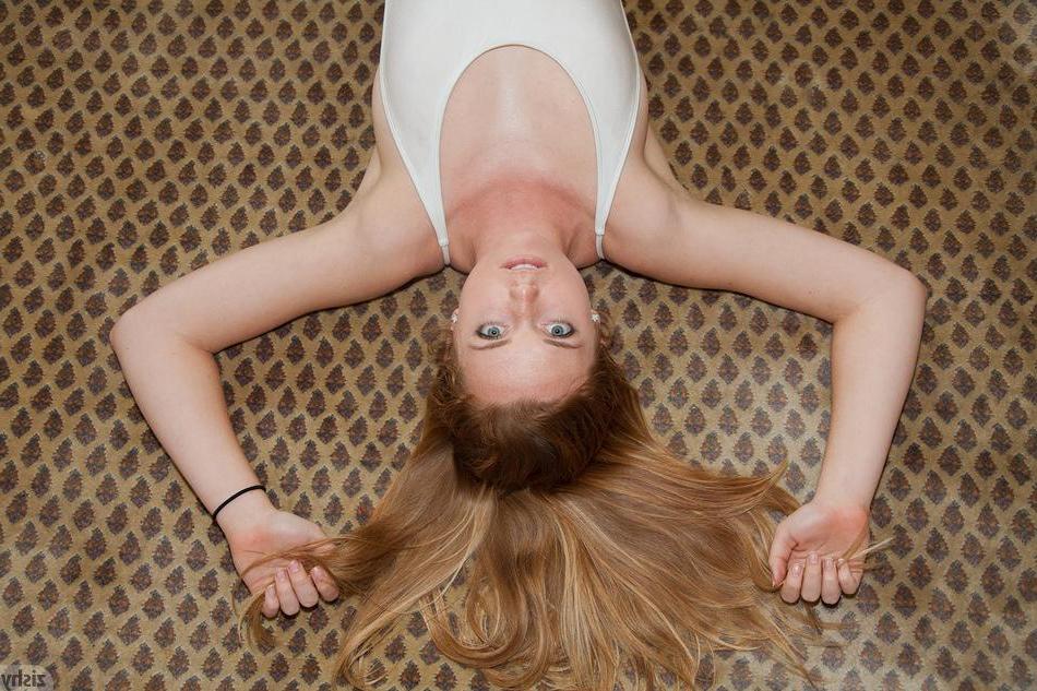 8P Hot coed Nicole Wetzel looks hot while she does her yoga