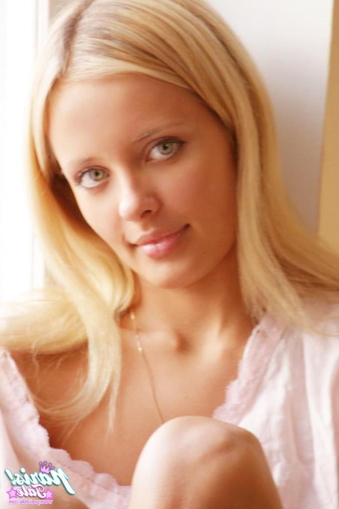 15P Blond teen Paris shows off her hot teen body