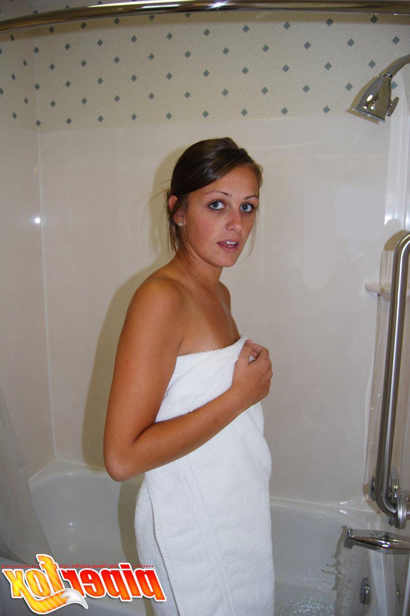 15P Pictures of Piper Fox getting all wet for you