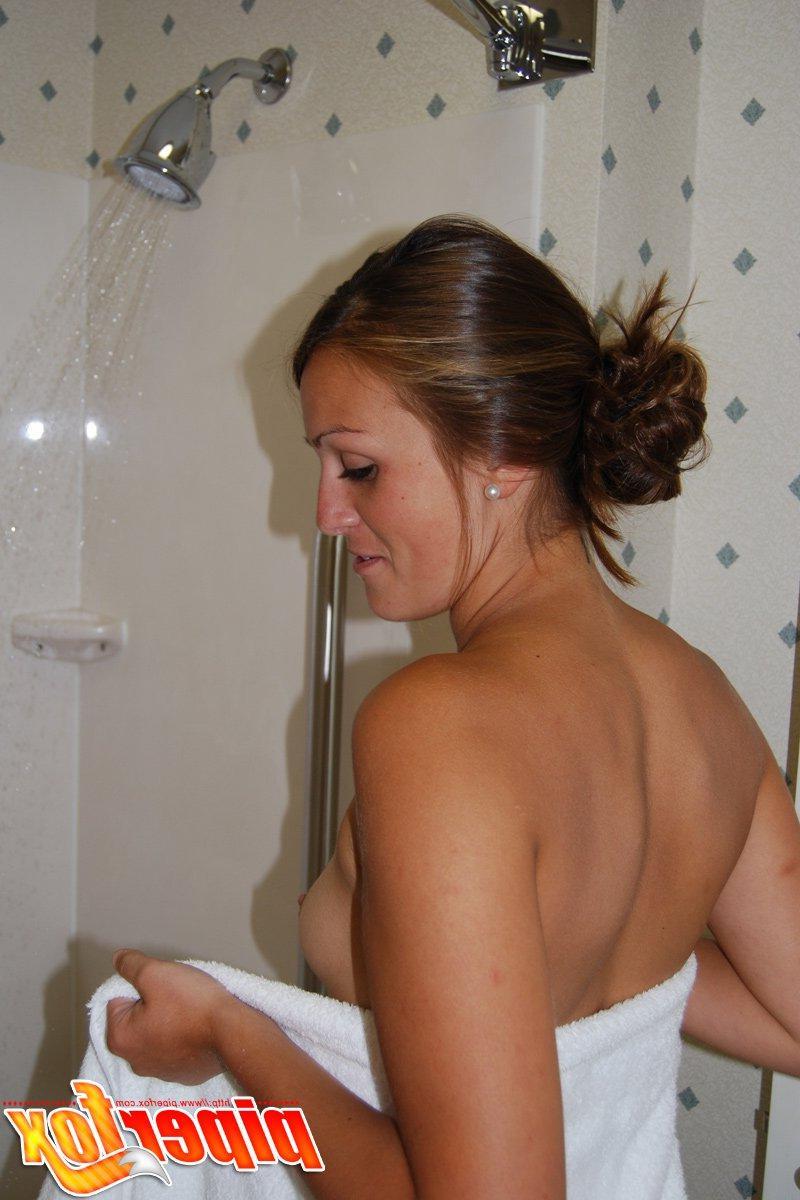 15P Pictures of Piper Fox getting all wet for you