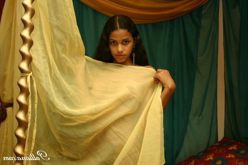 15P Pictures of teen Polliana waiting for you in bed