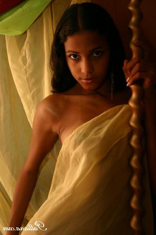 15P Pictures of teen Polliana waiting for you in bed