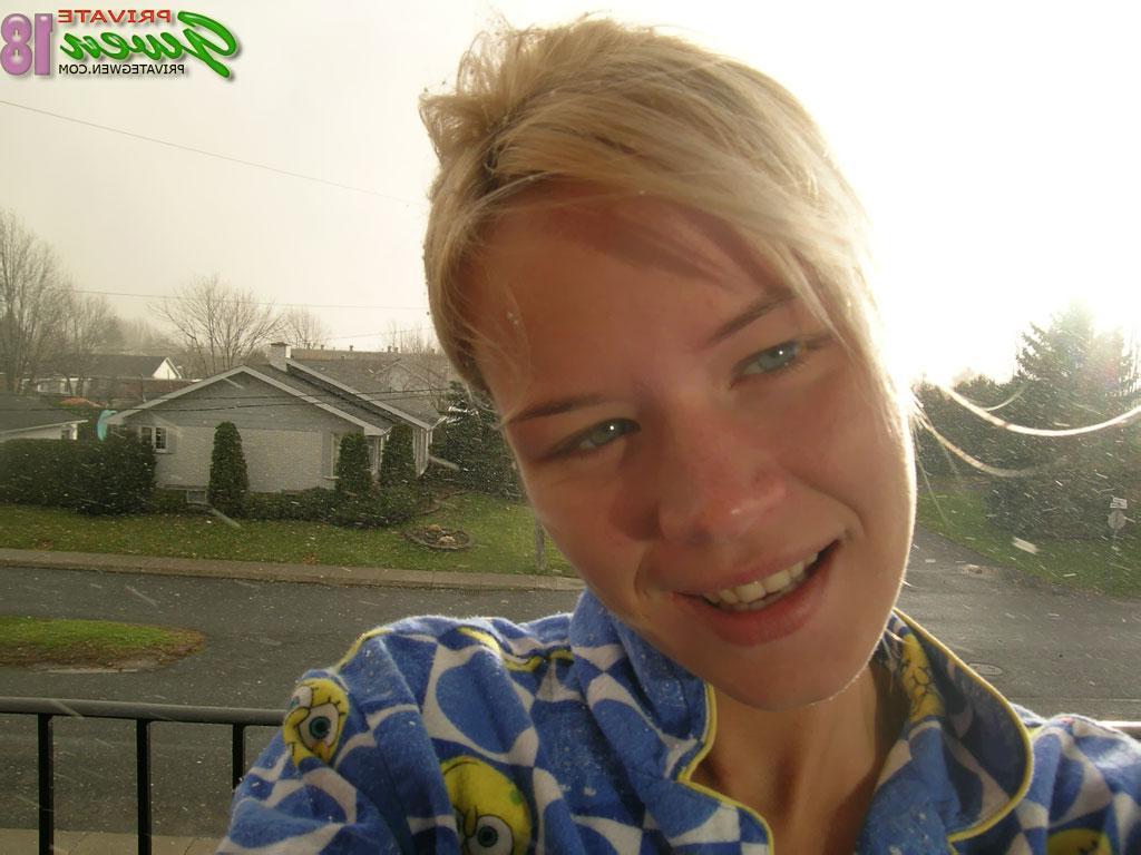 16P Pictures of teen Private Gwen taking pics of herself at home