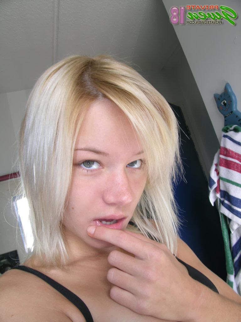 16P Pictures of teen Private Gwen taking pics of herself at home