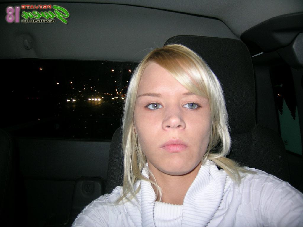 16P Pictures of teen Private Gwen taking pics of herself at home
