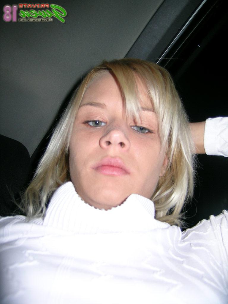 16P Pictures of teen Private Gwen taking pics of herself at home