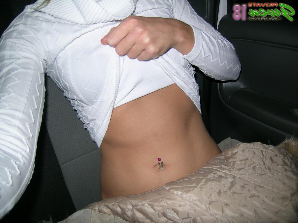 16P Pictures of teen Private Gwen taking pics of herself at home