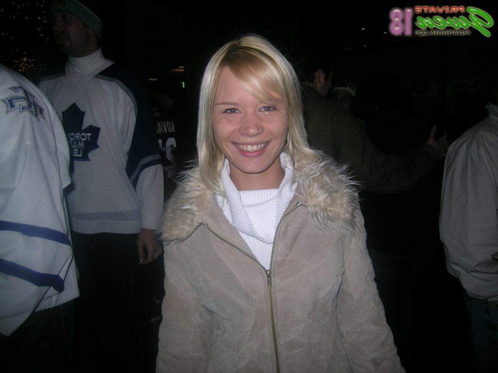 16P Pictures of teen Private Gwen taking pics of herself at home