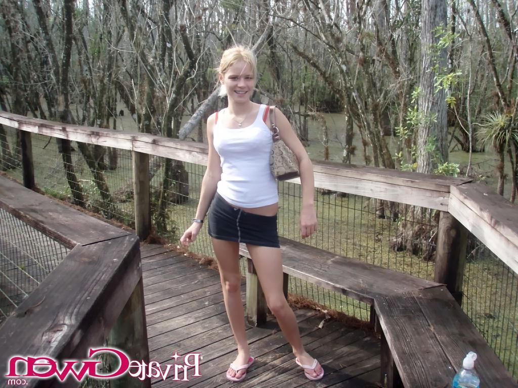 16P Pictures of teen porn amateur Private Gwen flashing outside