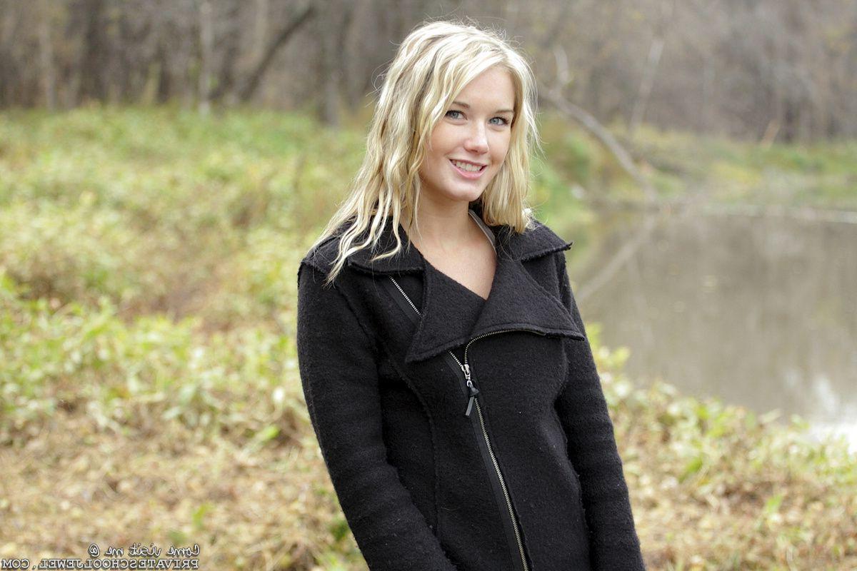 15P Pictures of teen amateur Private School Jewel exposing herself outside
