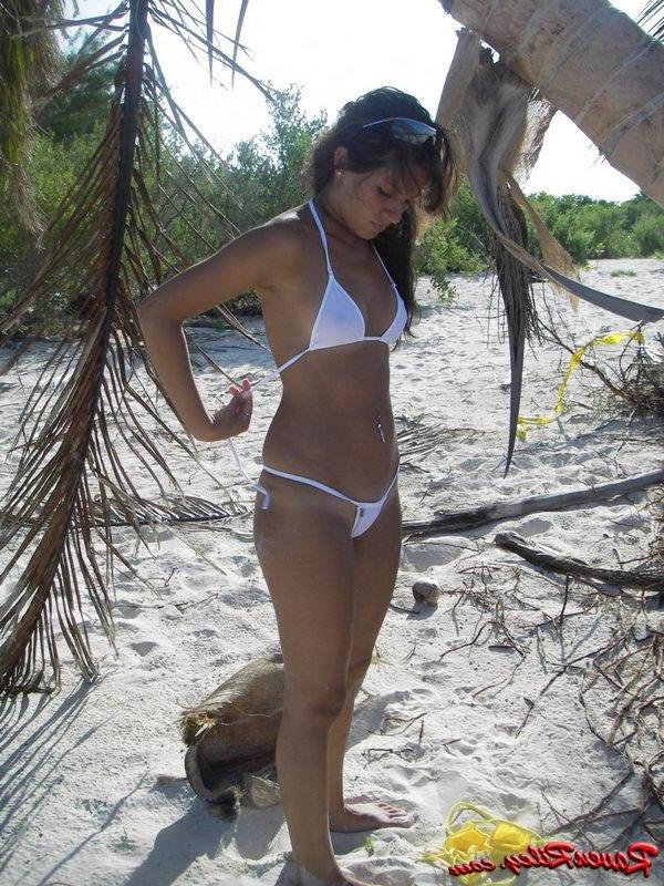 16P Raven flashes her wet pussy on the beach