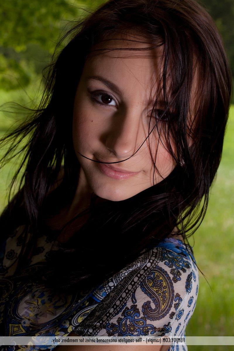 16P Pictures of beautiful teen Rosalin E displaying her amazing body outside