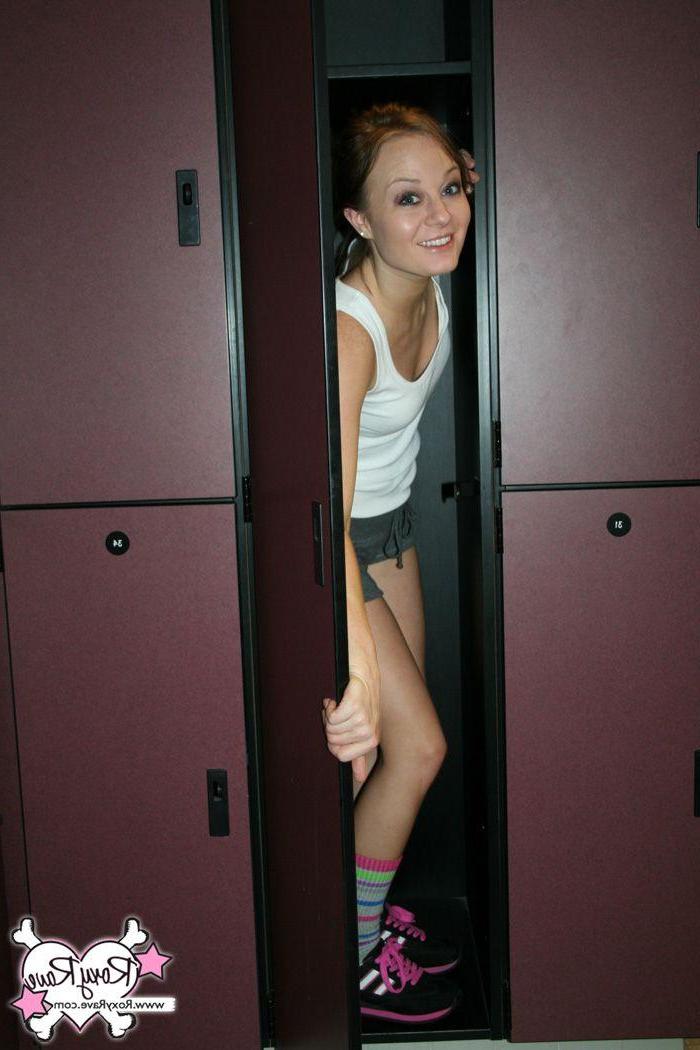 20P Pictures of teen chick Roxy Rave having some fun at the gym