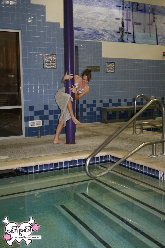 20P Pictures of teen chick Roxy Rave having some fun at the gym