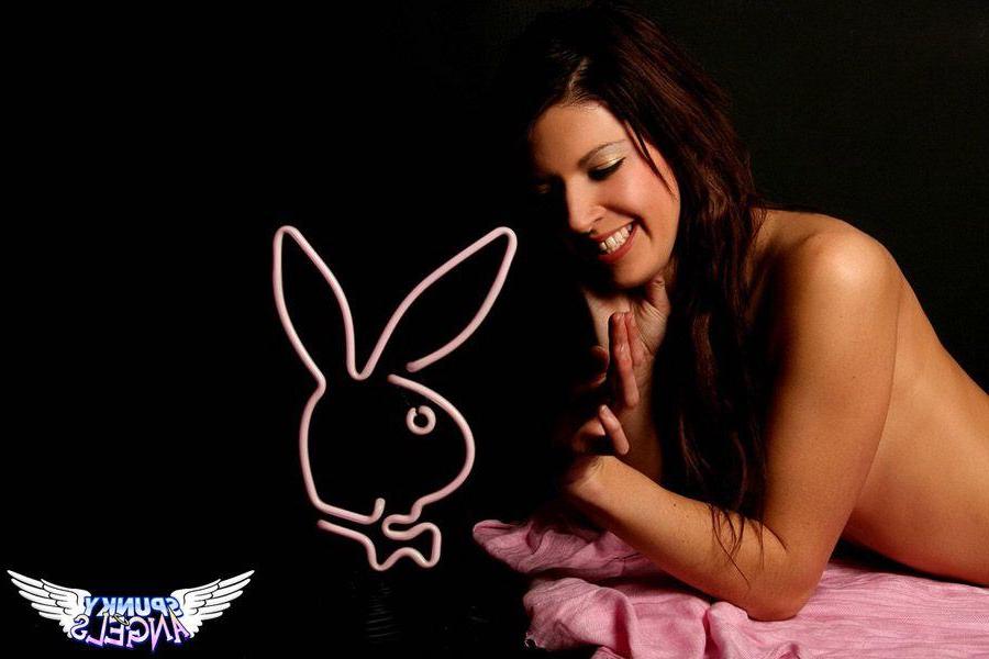 20P Pictures of a hot teen girl and her bunny