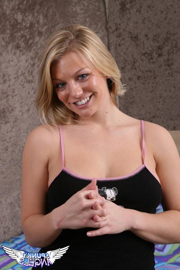 20P Pictures of a hot blond teen oiling up her body