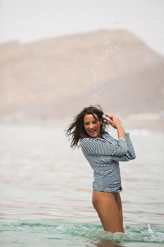 16P Sandra D exposes her tits and pussy outside in "Waterside"
