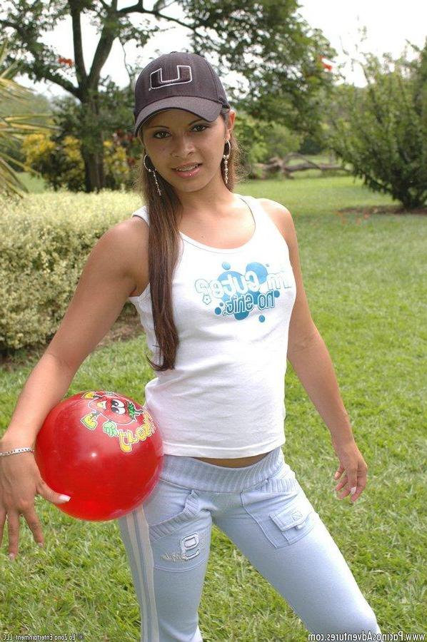 15P Pictures of latin teen girl Sandra getting herself off outside