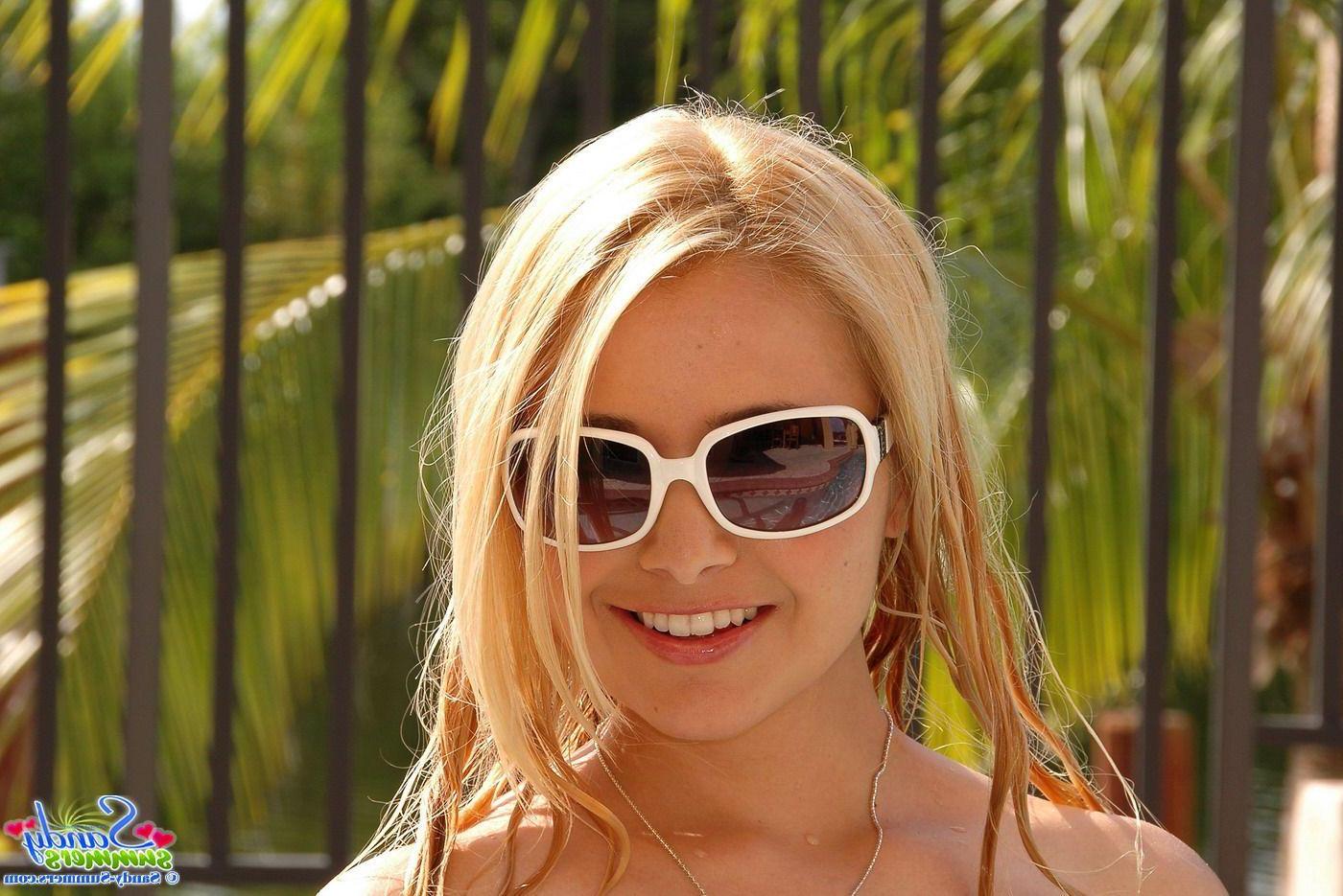 20P Pictures of Sandy Summers getting wet outside