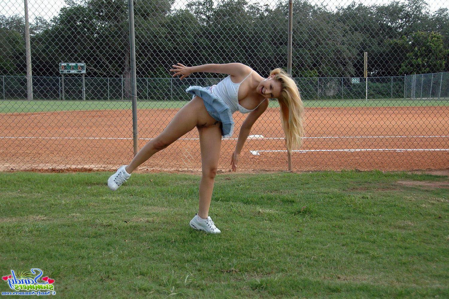 19P Pictures of teen girl Sandy Summers showing you up her skirt outside