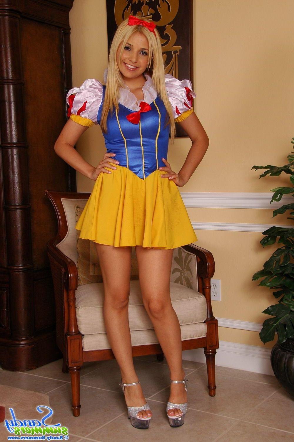 20P Pictures of teen hottie Sandy Summers dressed as a slutty snow white