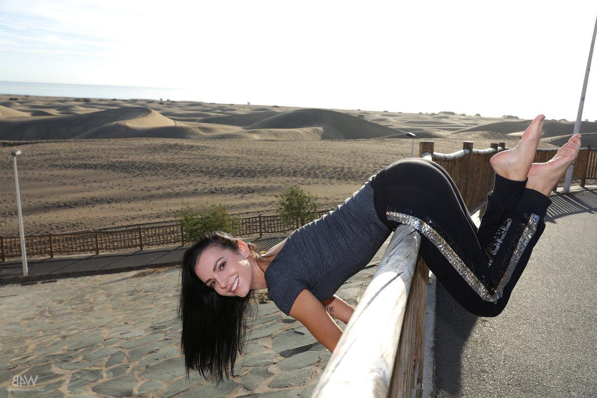 16P Hot teen Sapphira A gets naked on the beach in "Travelling"