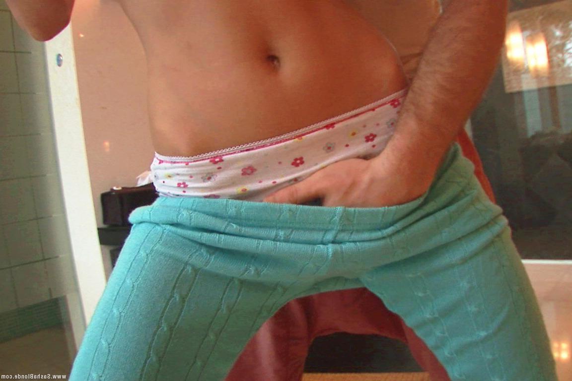 15P Pictures of teen model Sasha Blonde sucking cock
