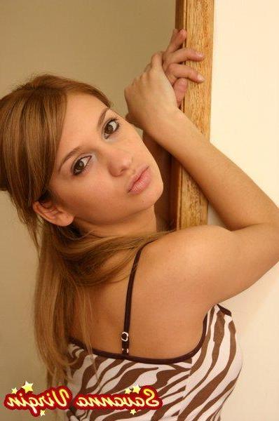 12P Pictures of Savanna Virgin shaking her sexy latina ass