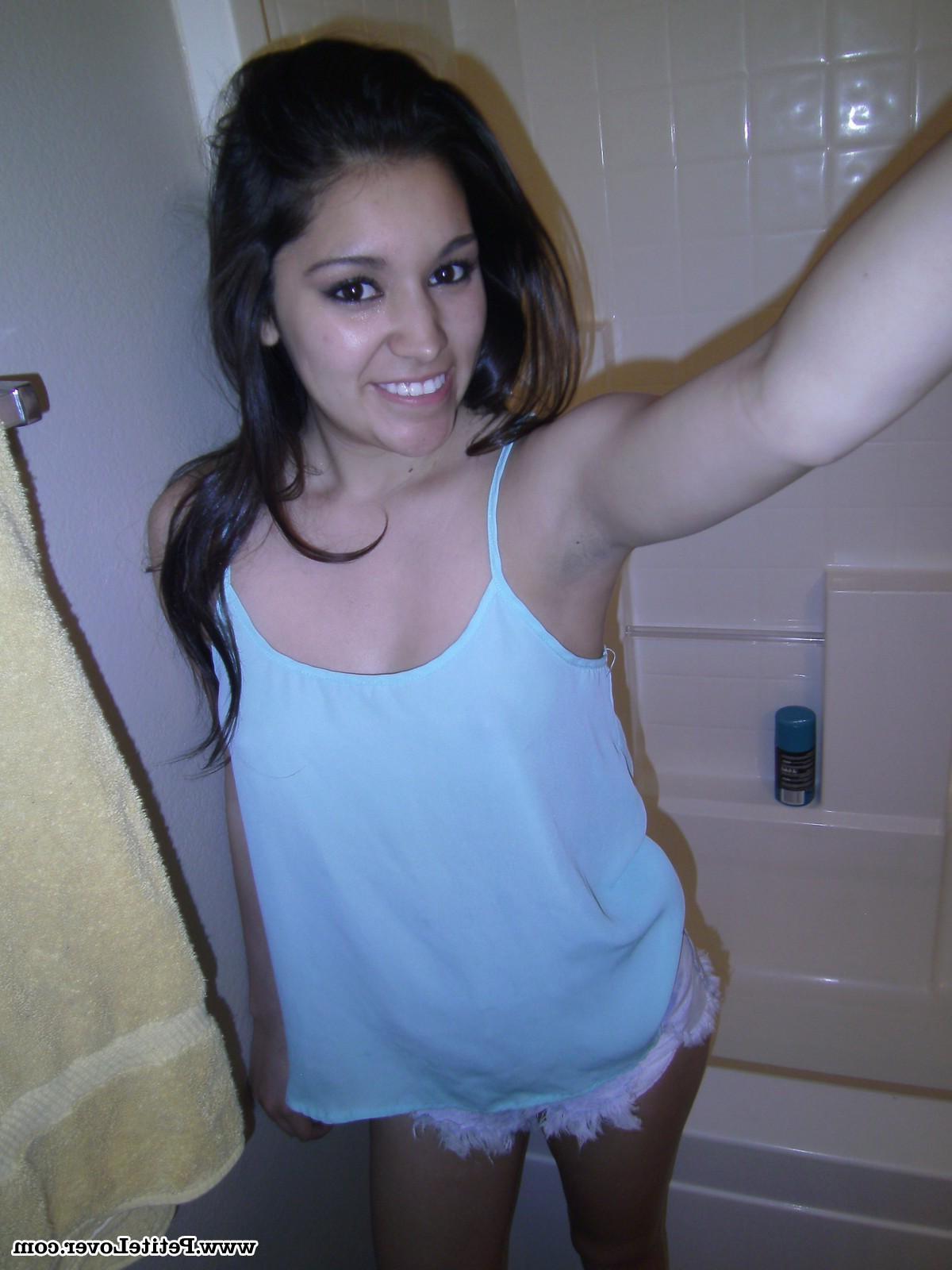 15P Latina coed Selena Santoro shares some of her hot selfies