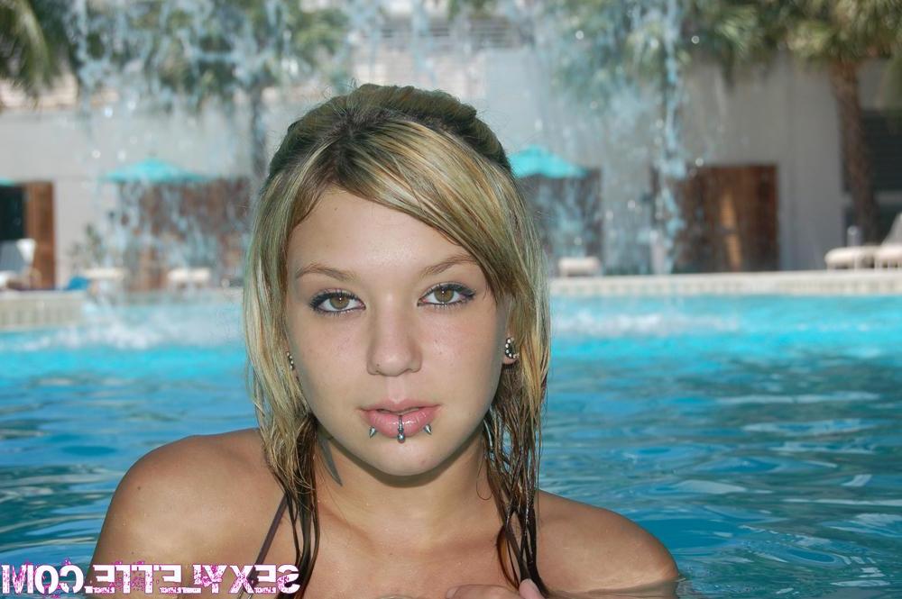 15P Pictures of teen Sexy Lette having fun on vacation