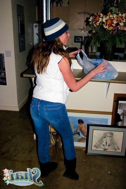 15P Pictures of Shai West massaging her wet pussy