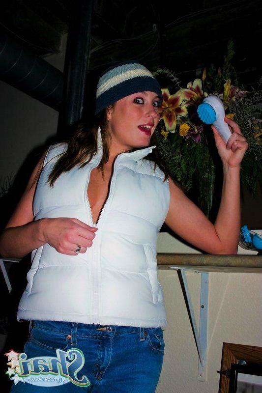 15P Pictures of Shai West massaging her wet pussy