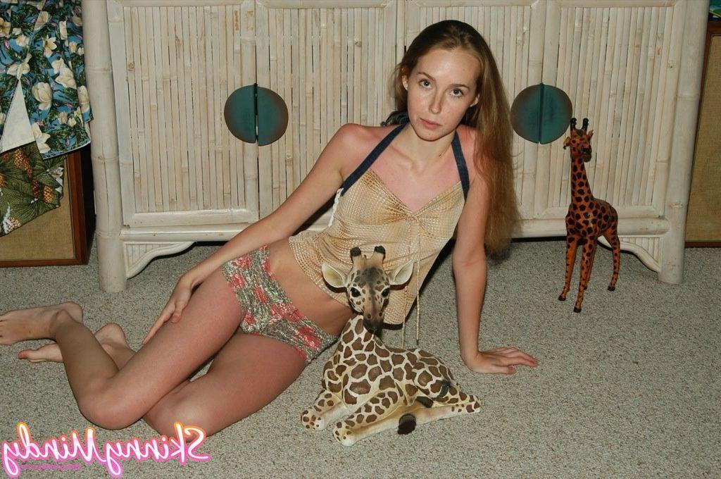 20P Pictures of teen Skinny Mindy teasing in her skimpy panties